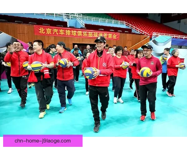 巴黎圣日耳曼球迷聚集王子公园球场外抗议要求俱乐部高层集体辞职